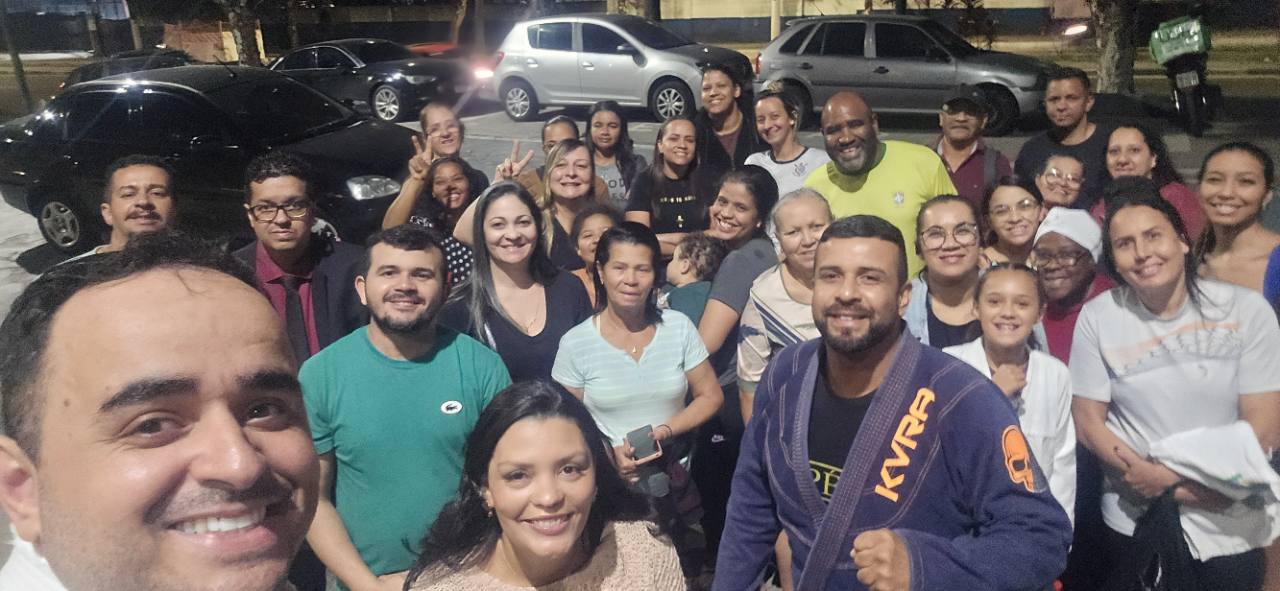 Pais, responsáveis e professores reunidos com o Projeto Mão Com Mão em Diadema